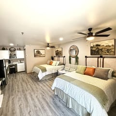Studio Near SDC | Step-Free + Shuttle + Pool Open
