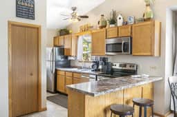 2BR Lake View Getaway Close to SDC - Image 2