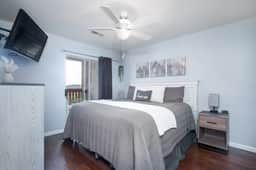 2BR Lake View | Prime Location by SDC - Image 3