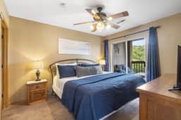 Gorgeous 2BR Lake View Near SDC - Image 3