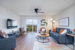 Spacious 3BR w/ Mountain Views - Image 2