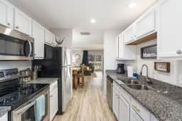 Winter Special | 3BR, No Stairs, Deck, Sleeps 11 - Image 4