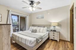 4BR | 2 Condos | 2 Decks | 2 Kitchens - Image 3