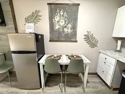 Studio Near SDC | Step-Free + Shuttle + Pool Open - Image 2