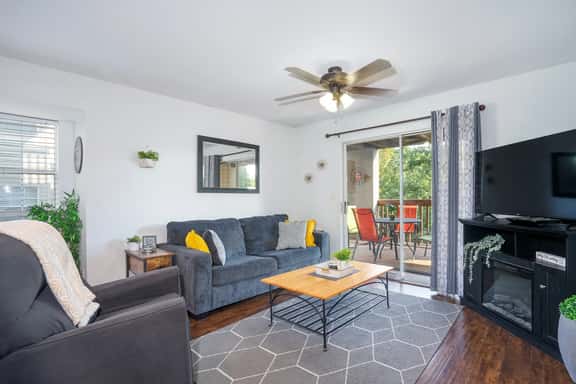 2BR Lake Retreat at Pebble Beach + Deck - Image 1
