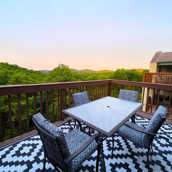 Gorgeous 2BR Lake View Near SDC - Image 1