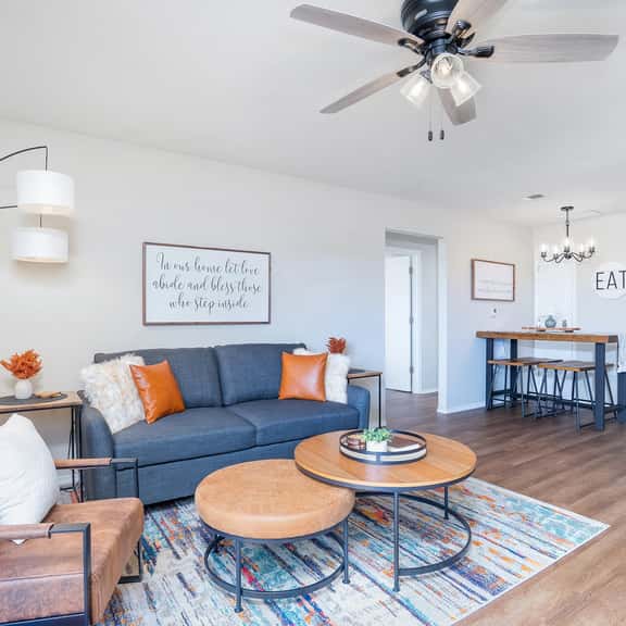 Spacious 3BR w/ Mountain Views - Image 1
