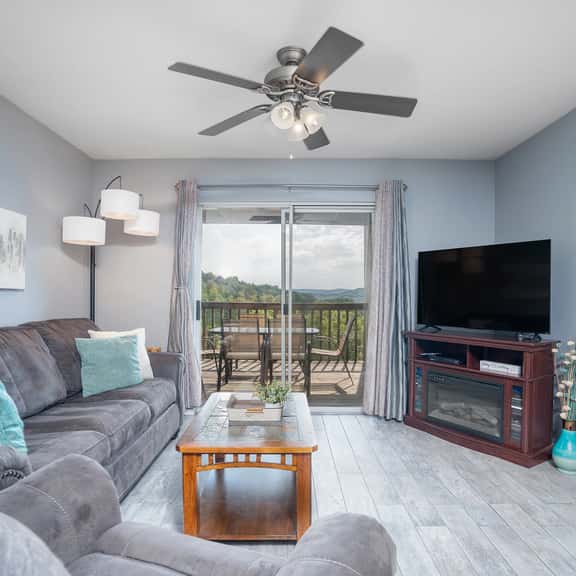 Gorgeous 2BR Lake View | No Stairs - Image 1