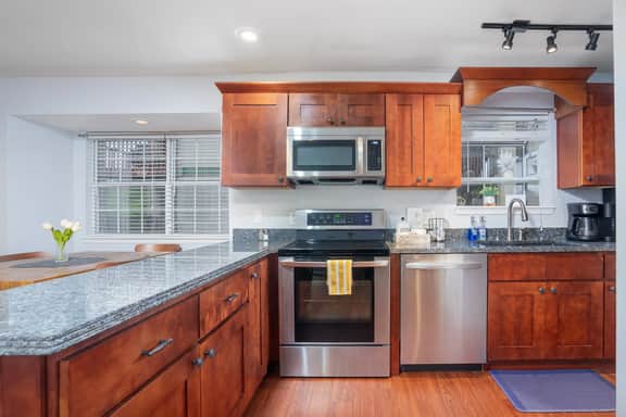 2BR Lake Escape Near SDC & TR Lake - Image 5
