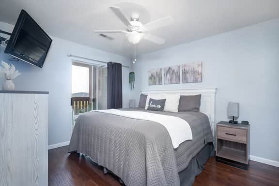 2BR Lake View | Prime Location by SDC - Image 3
