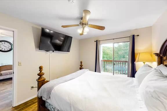 Cozy 2BR | No Stairs | Big Deck | Pet Friendly - Image 5