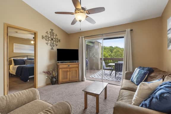 Gorgeous 2BR Lake View Near SDC - Image 2