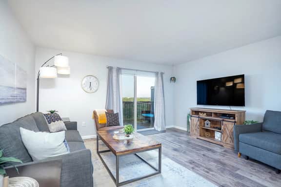 3BR Ozark Views | Sleeps 11 - Image 3