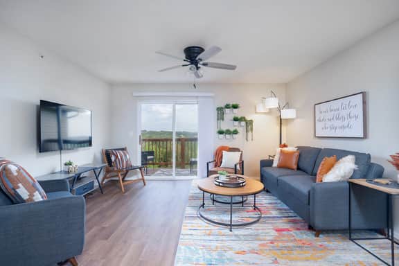 Spacious 3BR w/ Mountain Views - Image 2