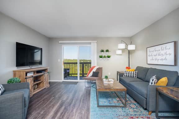 3BR Mountain View Condo + Deck | Sleeps 11 - Image 2