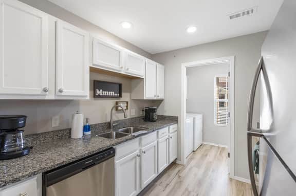 Winter Special | 3BR, No Stairs, Deck, Sleeps 11 - Image 5