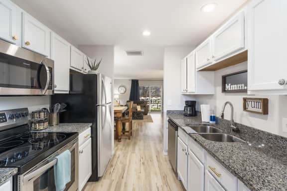Winter Special | 3BR, No Stairs, Deck, Sleeps 11 - Image 4