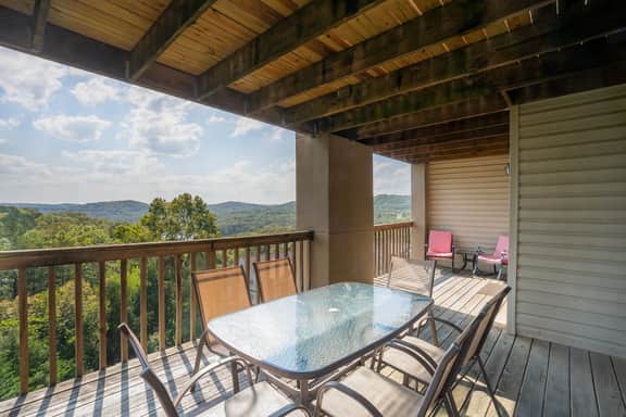 Gorgeous 2BR Lake View | No Stairs - Image 5