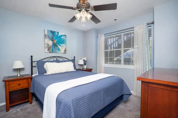 Gorgeous 2BR Lake View | No Stairs - Image 4