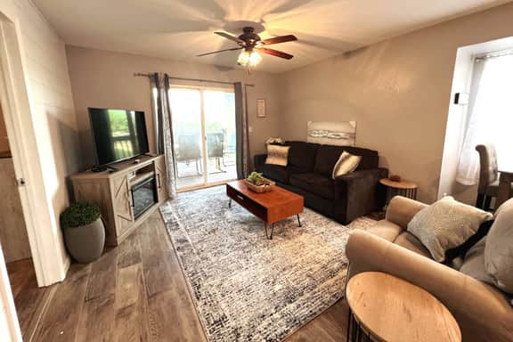 4BR | 2 Condos | 2 Decks | 2 Kitchens - Image 5