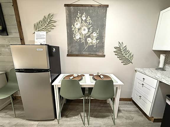 Studio Near SDC | Step-Free + Shuttle + Pool Open - Image 2
