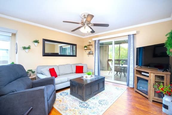 2BR Lake Escape Near SDC & TR Lake - Image 1
