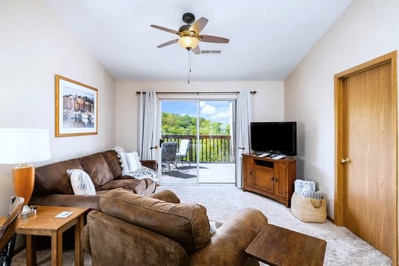 2BR Lake View Getaway Close to SDC - Image 1