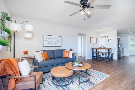 Spacious 3BR w/ Mountain Views - Image 1
