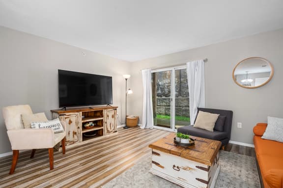 Winter Special | Gorgeous 3BR, No Stairs, Sleeps 11 - Image 1