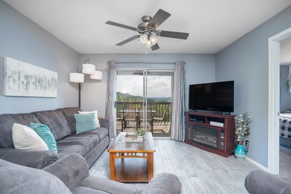 Gorgeous 2BR Lake View | No Stairs - Image 1