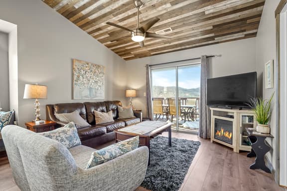 2BR Lake Escape Near SDC & TR Lake - Image 1