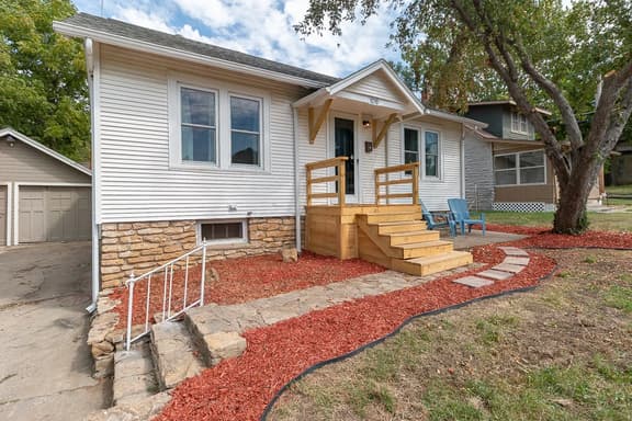 Golf Course Cottage - Image 1